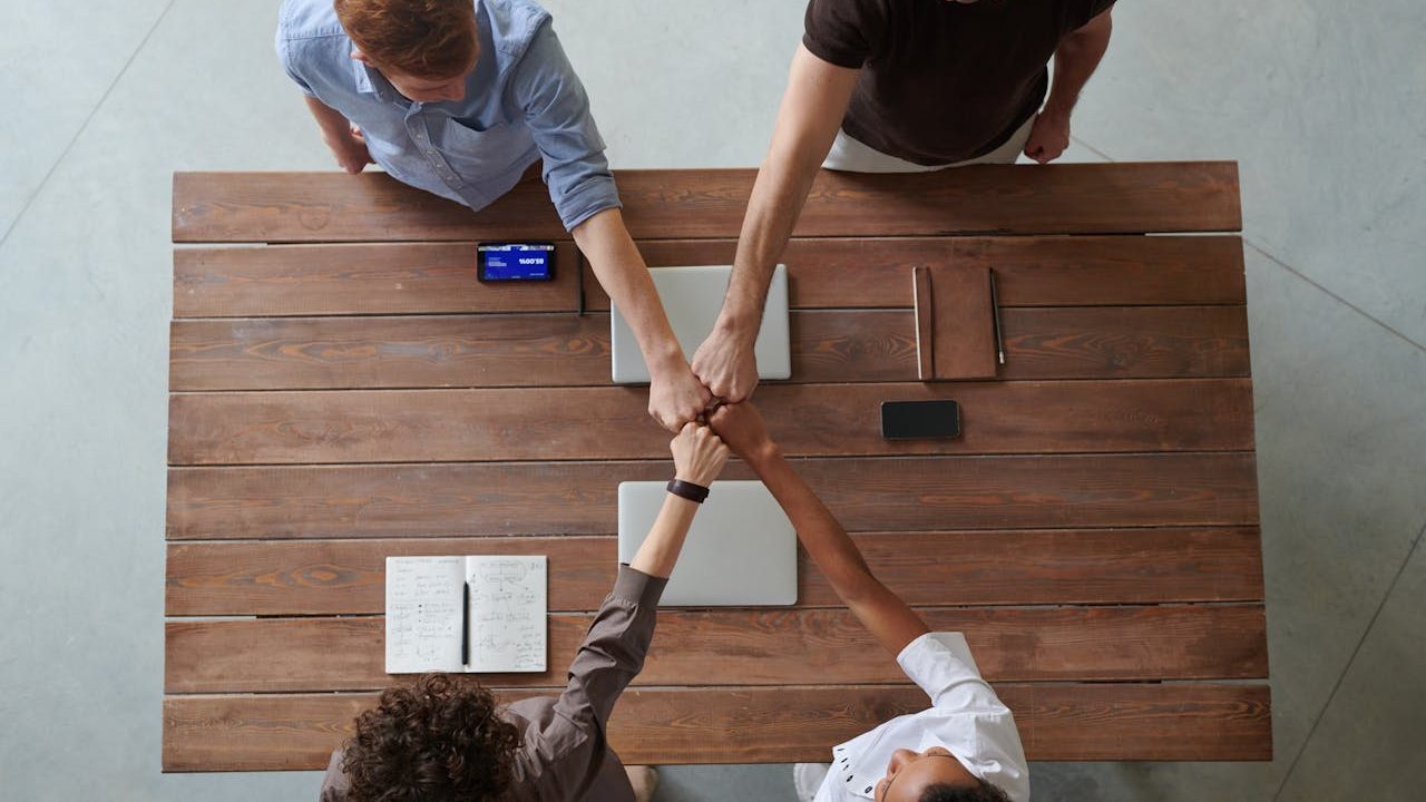 trabajo en equipo para asesoría en seguros
